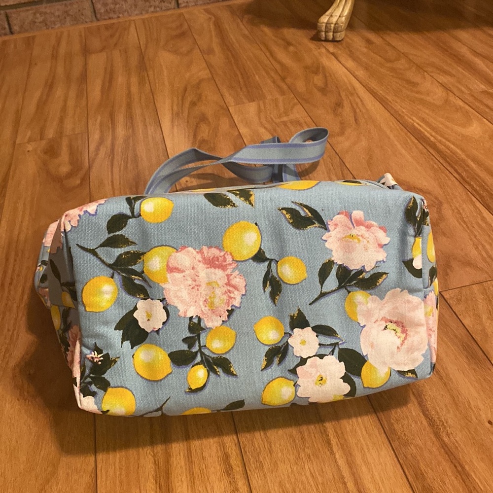 NWT Victoria’s Secret swim cooler tote bag light blue /yellow - Picture 13 of 13
